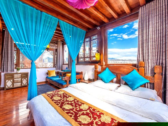 豪华蜜月圆床房