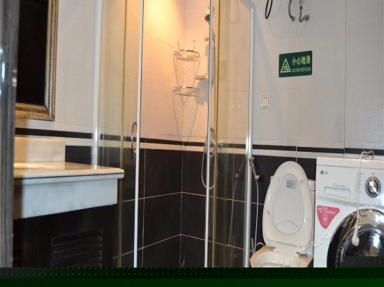 豪华亲海园景套（一房一厅）