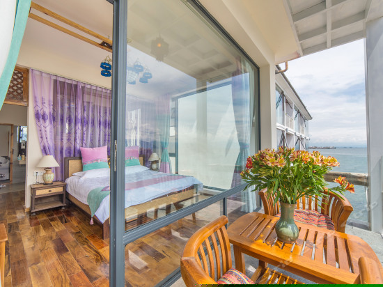 尘外270度海景情侣蜜月小套房