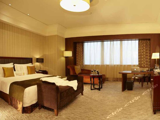 行政豪华湖景大床房