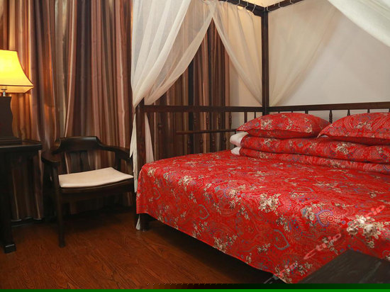 瑶台琼室架子床房