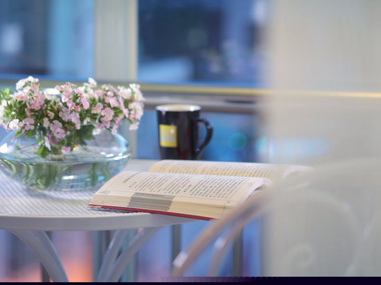 清晨的咖啡家庭房