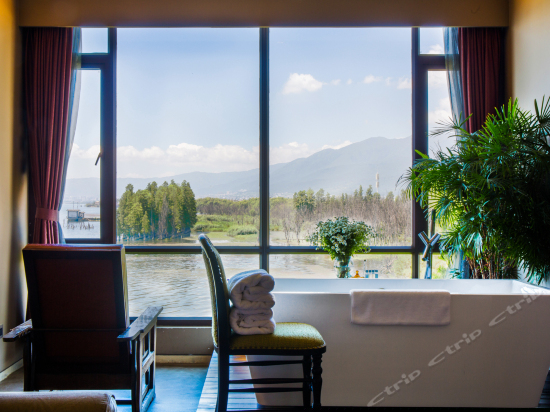 豪华古典海景套房