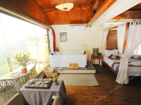 洱宴海景阳台大床房