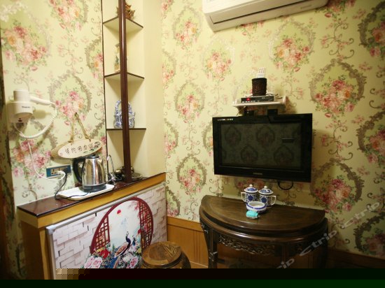 豪华绣楼龙凤床