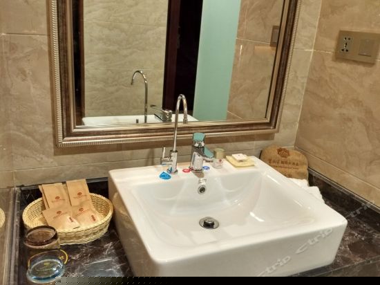 标准双床房（无窗）