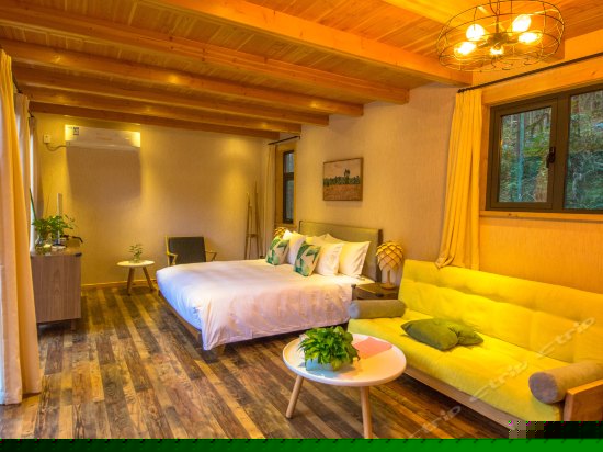 营地博览园杉林特色屋