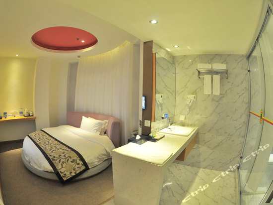 浪漫情侣圆床房