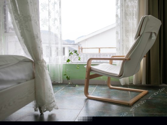 私家阳台纱幔大床房