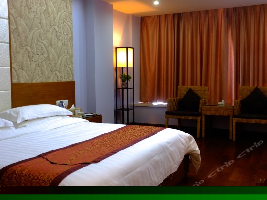 豪华电脑大床房