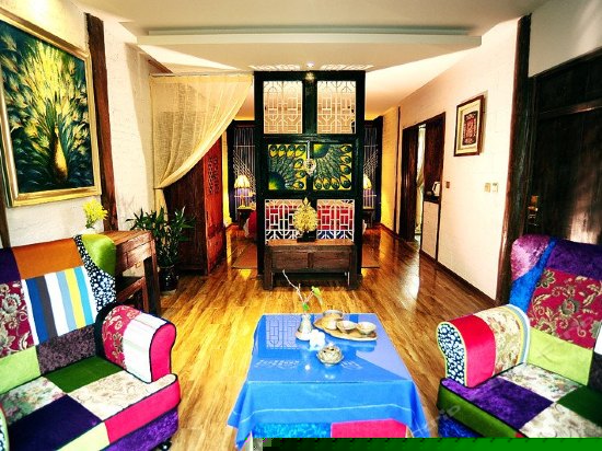 蓝羽堂豪华东南亚大床房