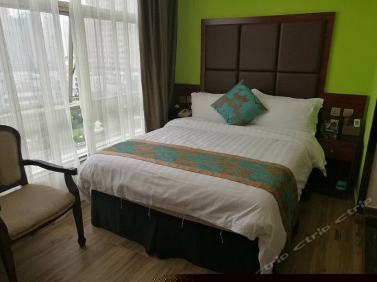 豪华商务大床房