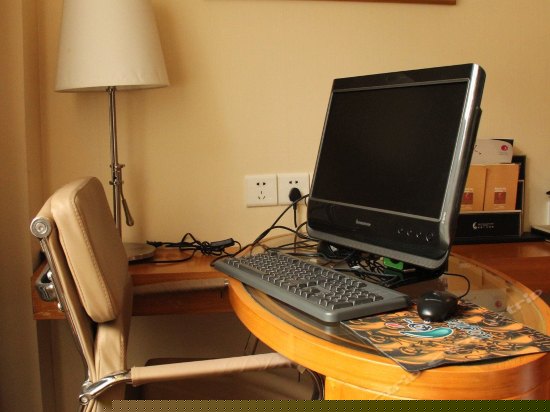 豪华单人欧式园景大床房