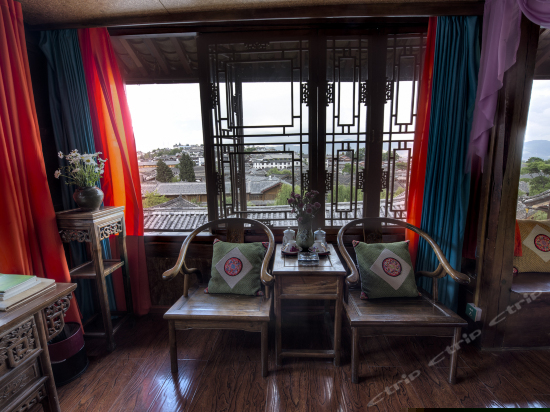 观景至尊绣床房