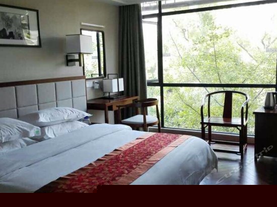 精选园景大床房