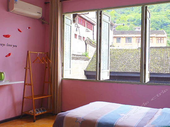 温馨山景标准间