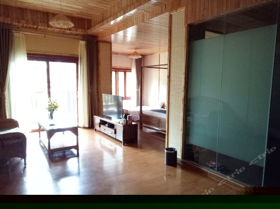 傣家风情亲子房