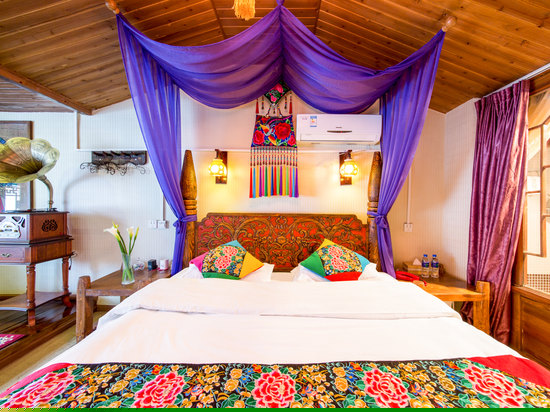 纳西庭院豪华大床房