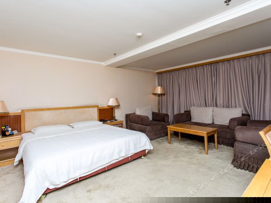 豪华商务大床房