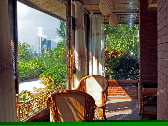 傣家风情亲子房