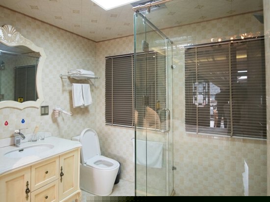 临水阳台大床房