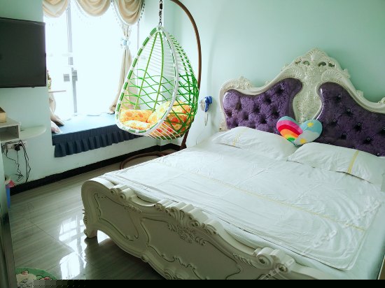 阳光豪华大床房