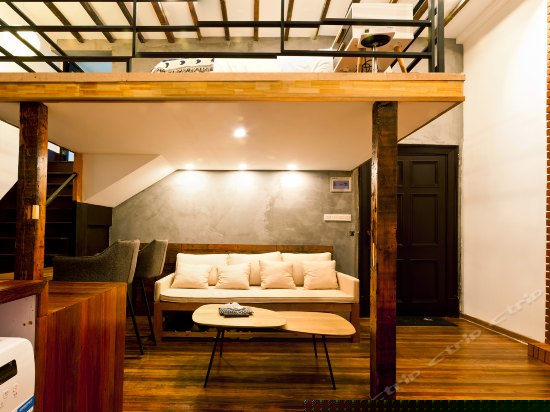 Loft复式庭院阳台四人间