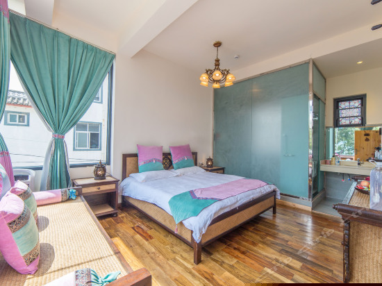 尘外园景大床房