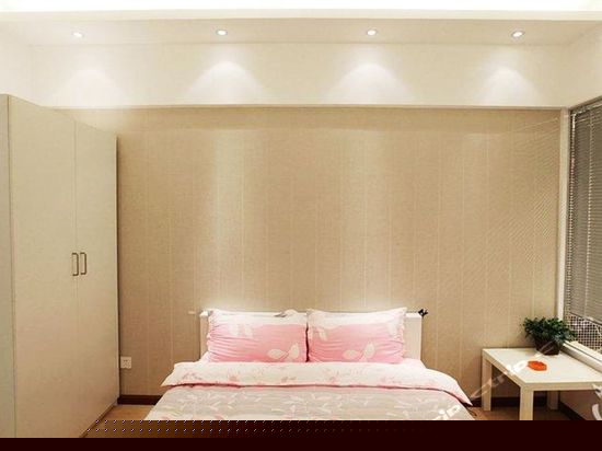 时尚温馨大床房