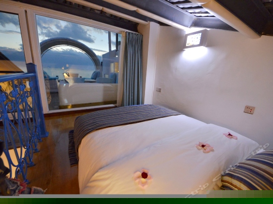 三楼豪华复式海景套房