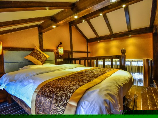 温馨复式家庭房