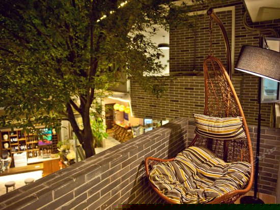 庭院阳台大床房