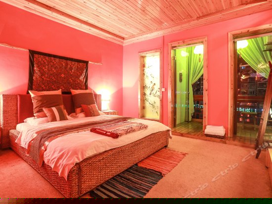 阳台河景大床房B