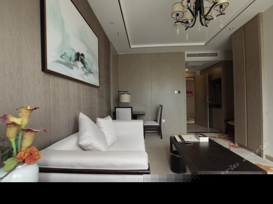 豪华山景阁楼套房