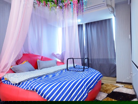 龙猫浪漫主题影院房