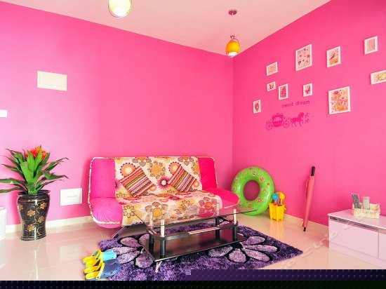 温馨蜜月圆床房