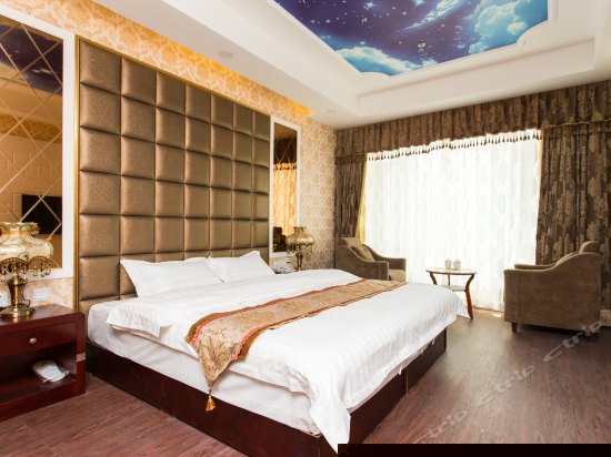 豪华大床房