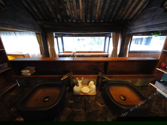 舍昼夜二楼豪华蜜月套房