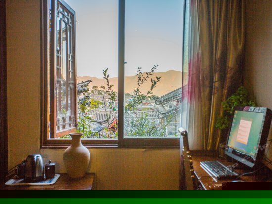 豪华雕花大床房