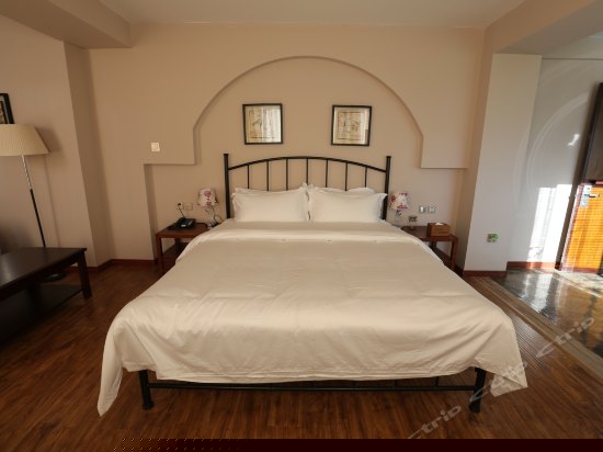 高级山景花园套房