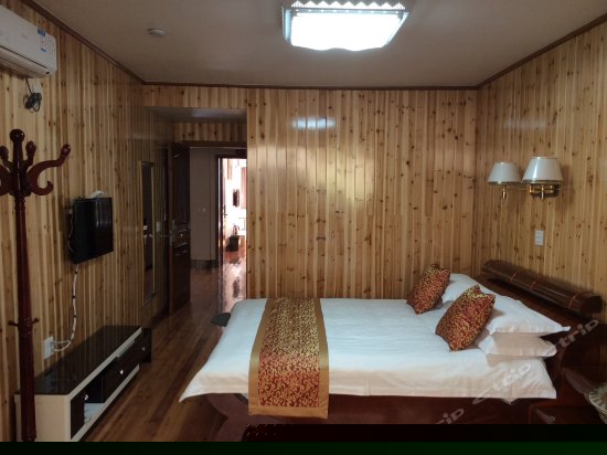 五号豪华大床房