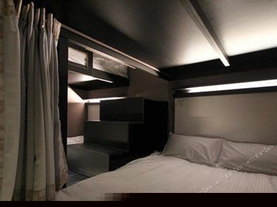 背包客共享宿舍（双人床位房）（无窗）