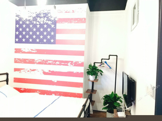 LOFT工业风豪华大床房