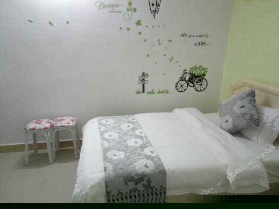 荧光夜色特价双床间