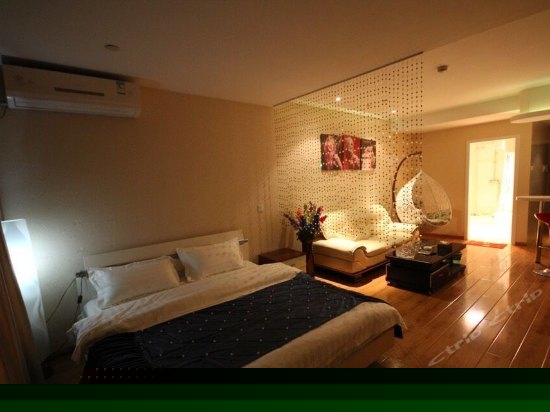 别昔掬月楼风情大床房