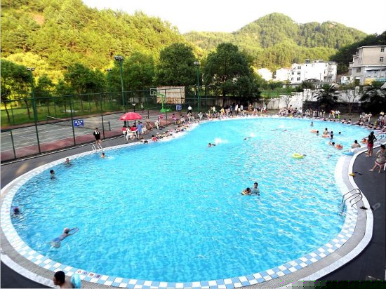 室外游泳池