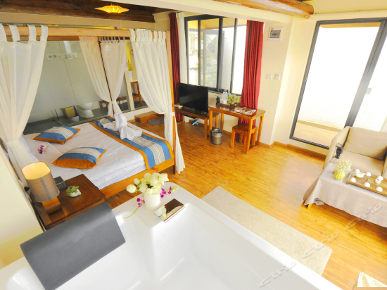 洱宴海景阳台大床房