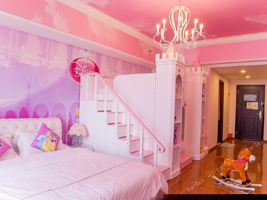 公主城堡滑梯三床房