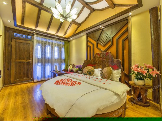 2号院豪华圆床房