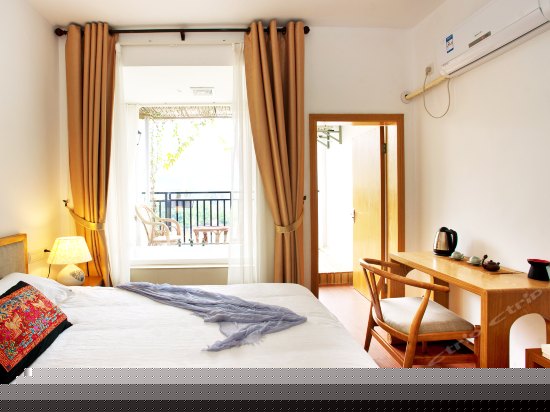 山水豪华大床房